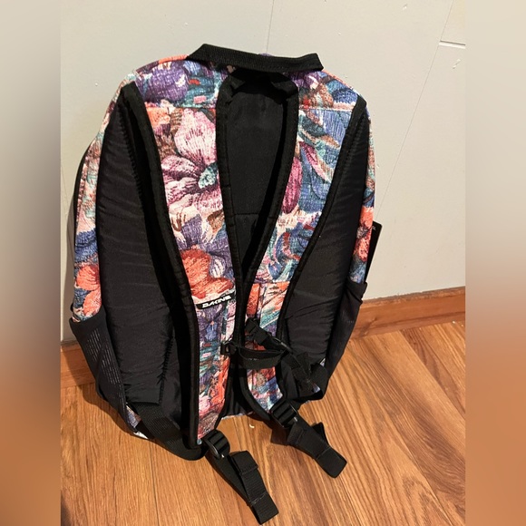 *SOLD*Dakine 25L backpack - Picture 2 of 3